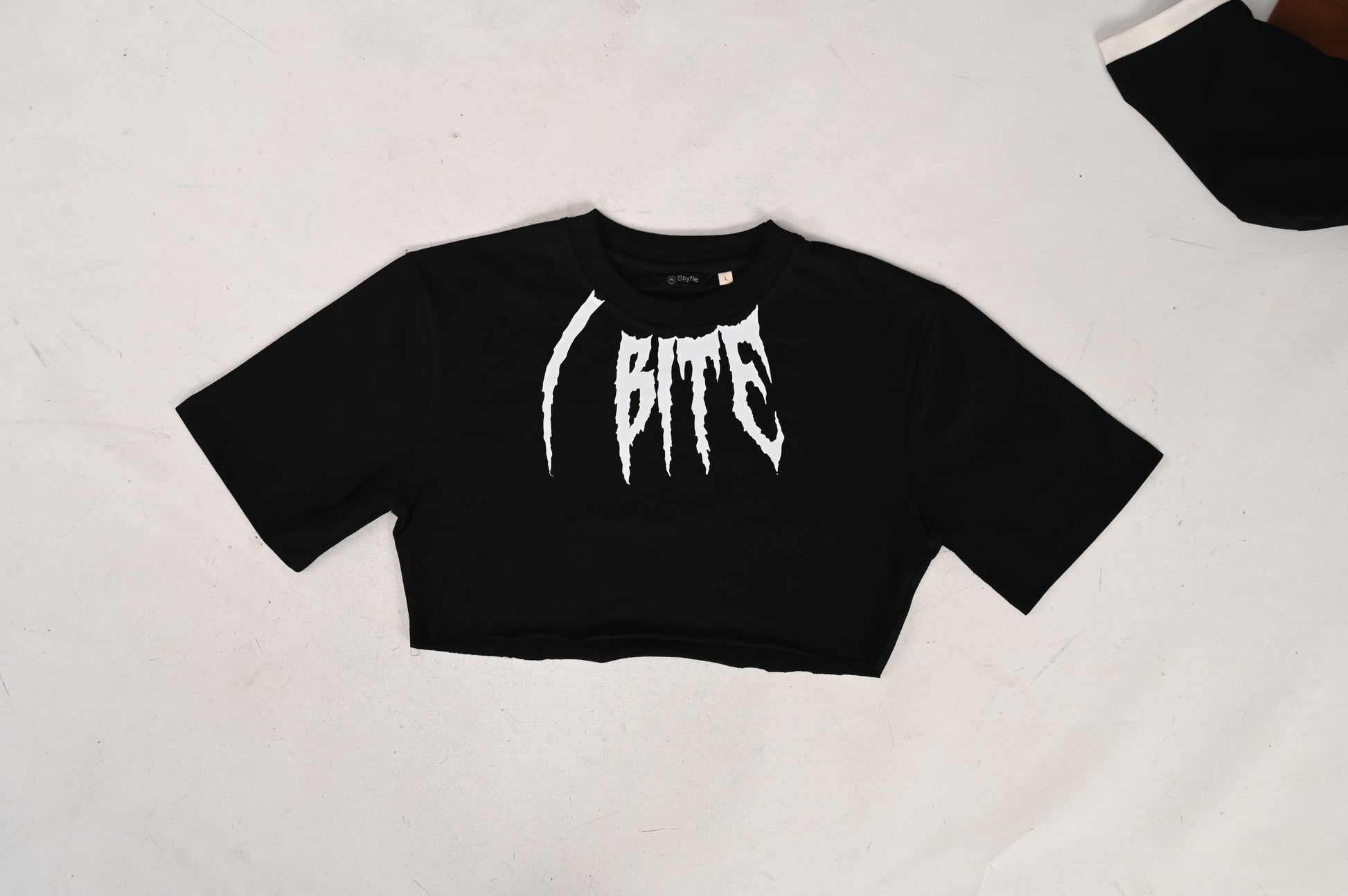I BITE Cropped Tee – Black