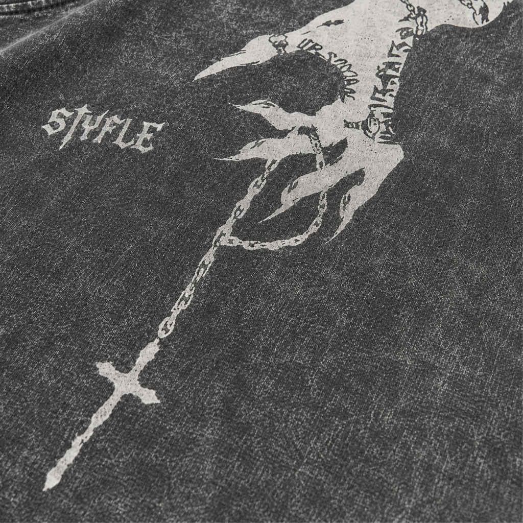 Obsidian Chains – Oversized Gothic Graphic Tee