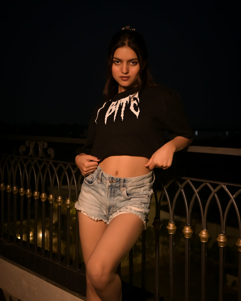 I BITE Cropped Tee – Black
